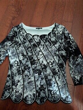 Gilani Black & White Floral Lace Long Sleeve Top